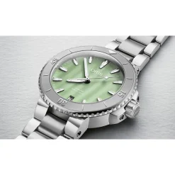 Oris | Aquis Date Seafoam Green 36.5mm | 01 733 7770 4157-07 8 18 05P